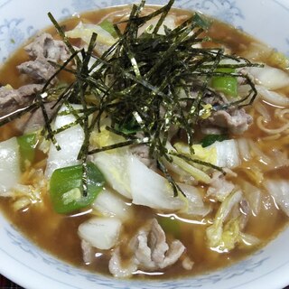 肉野菜炒めと刻み海苔のせサッポロ一番みそラーメン☆